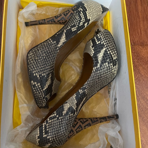 Fendi women heels - Picture 9 of 14